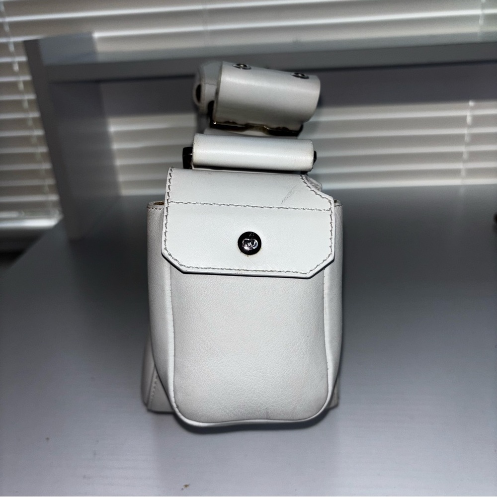 CHRISTIAN DIOR
White Leather Street Chic Columbus Avenue Multipocket Bag - Picture 5 of 16